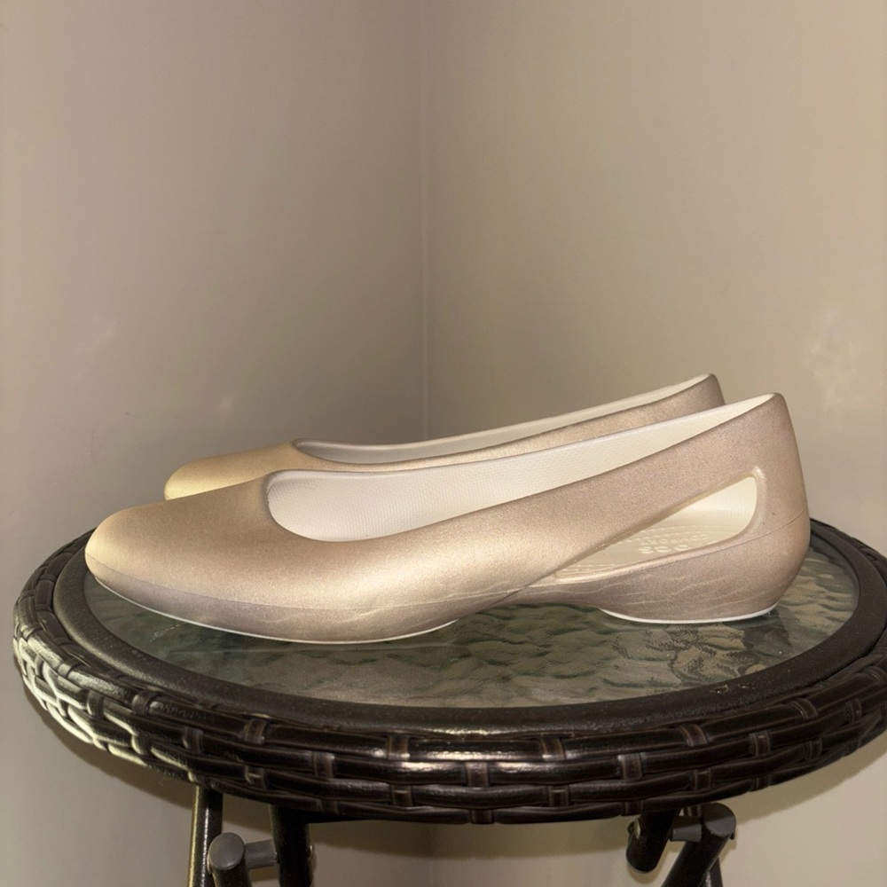 CROCS metallic gold Sloane